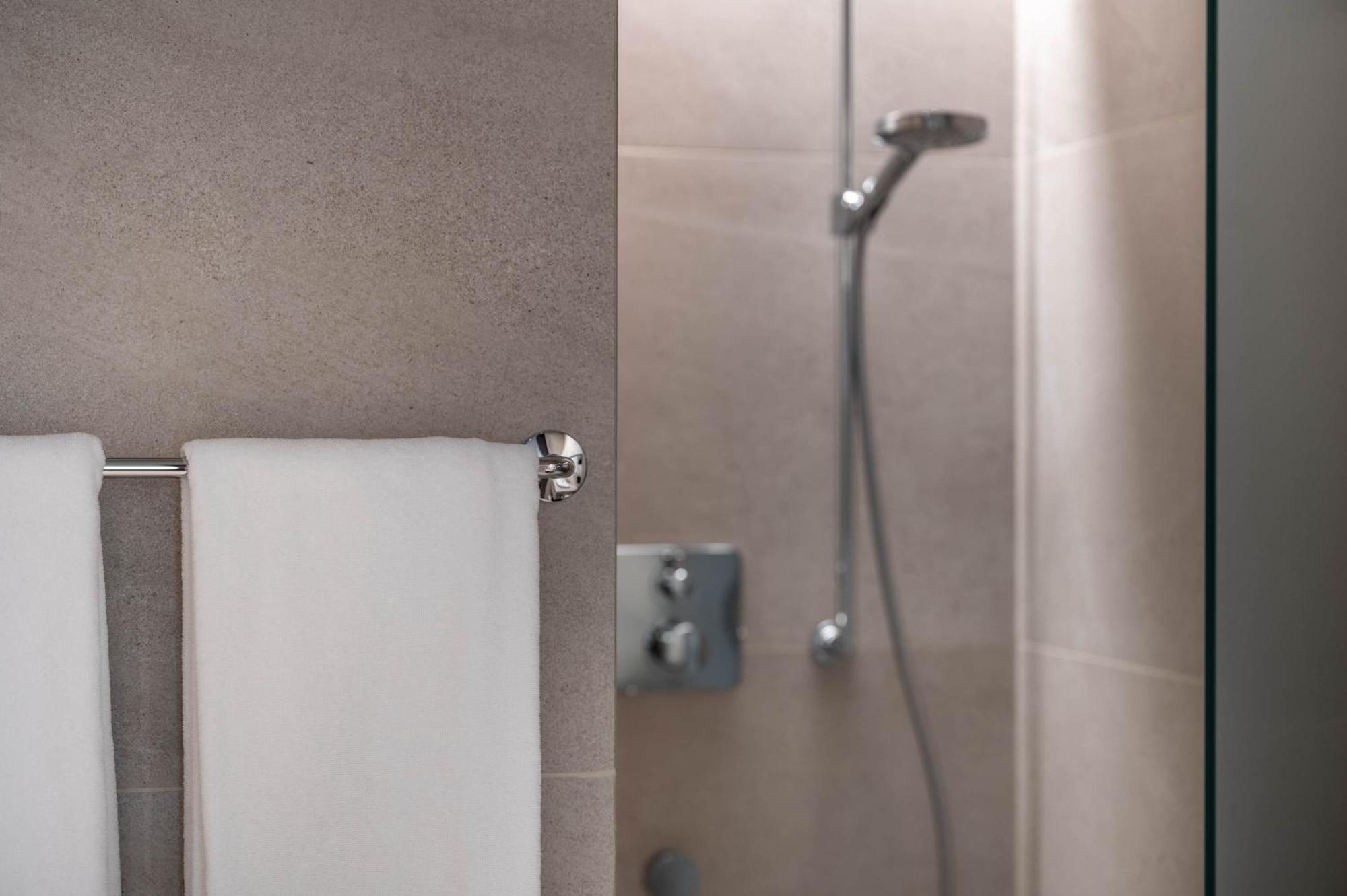 Riva - Das Hotel Am Bodensee Konstanz Exterior photo A shower