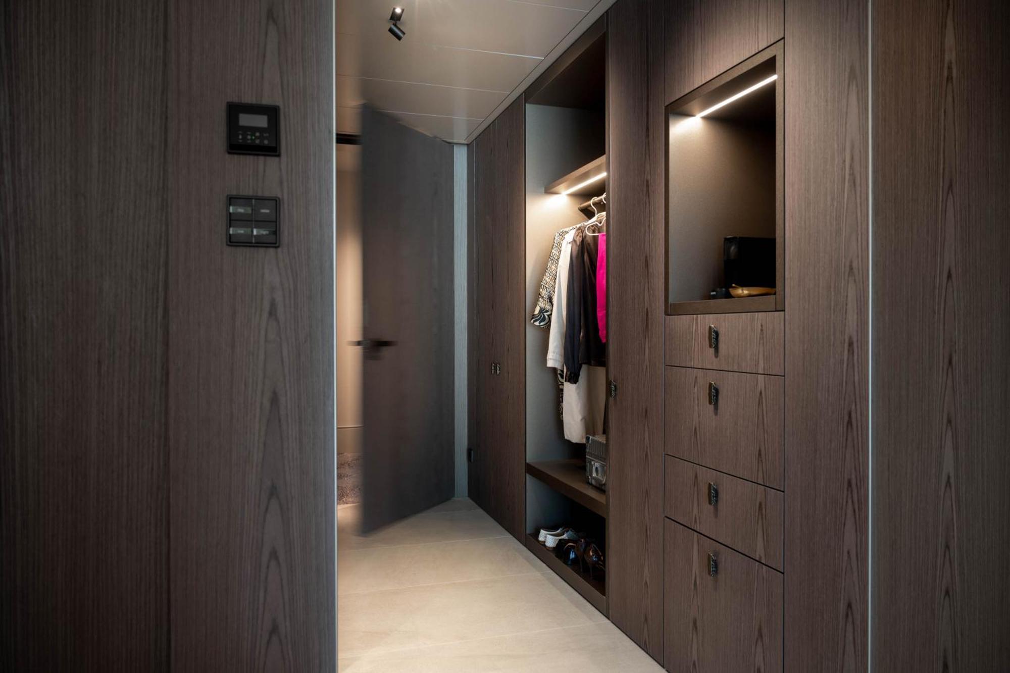 Riva - Das Hotel Am Bodensee Konstanz Exterior photo A walk-in wardrobe